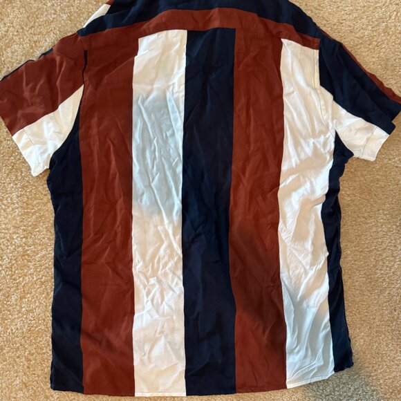 Express Short Sleeve Patterned Button Down - Picture 2 of 4